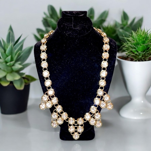 ✨ Crystal Encased Necklace & Stud Earring Set ✨ - Picture 7 of 16